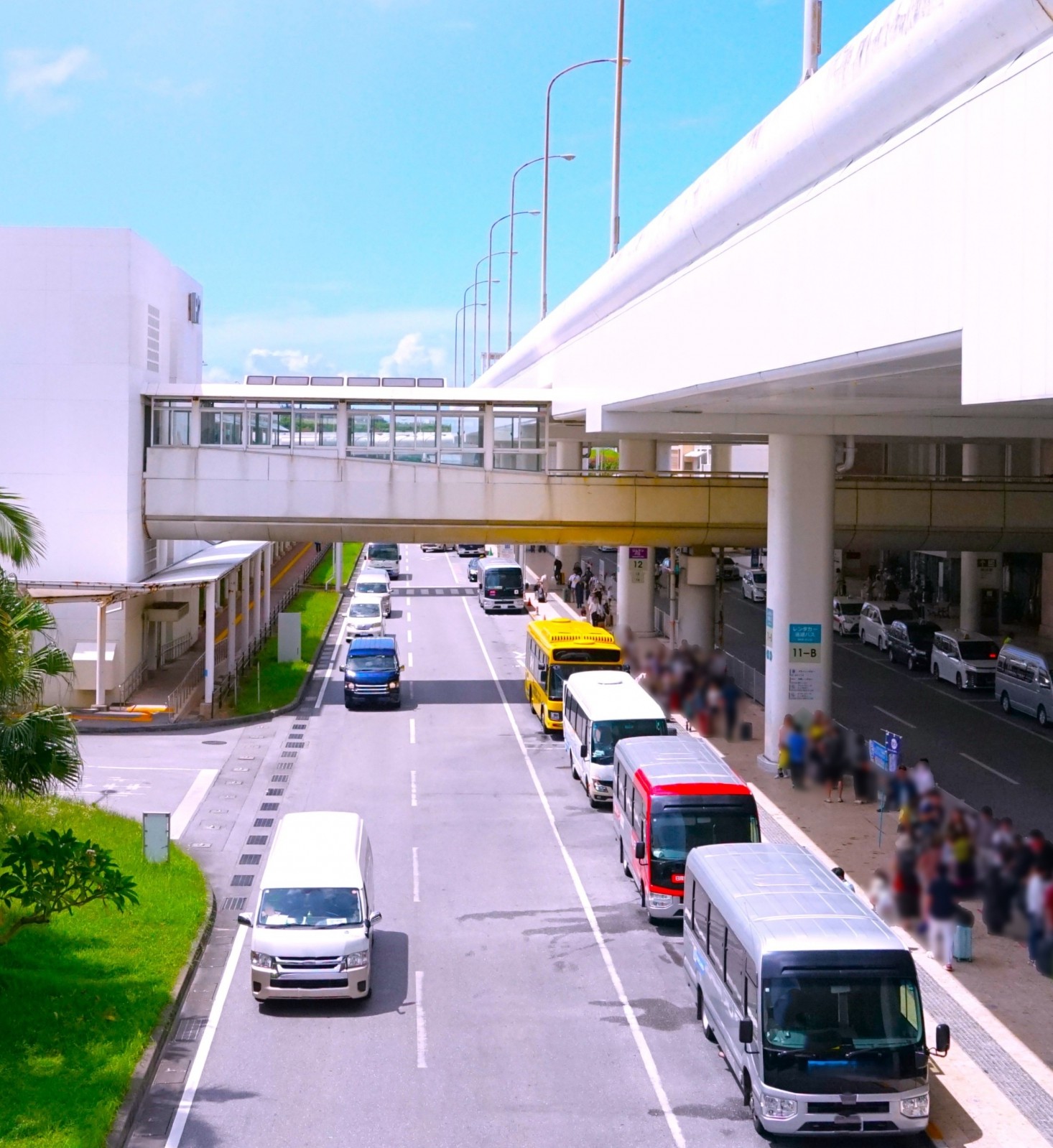 那覇空港・赤嶺駅からの無料送迎サービス