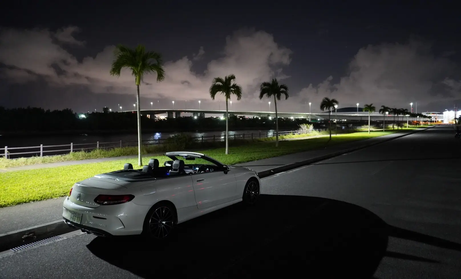 ベンツ専門レンタカーで叶える特別な体験